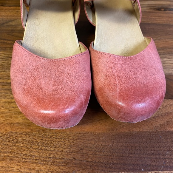 Dansko Taci Wedge Milled Red Cut-out Leather Boho Comfort Sandals size 41 EU - Picture 3 of 11